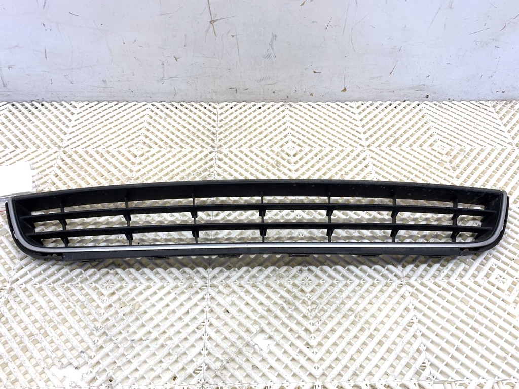 [STARK-885109] Rejilla de parachoques delantero VW Jetta IV