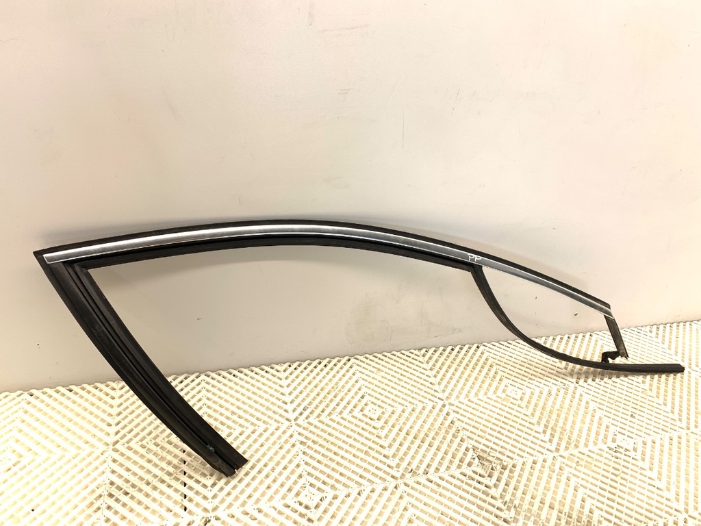 [STARK-892082] Moldura de puerta delantera derecha DS 4