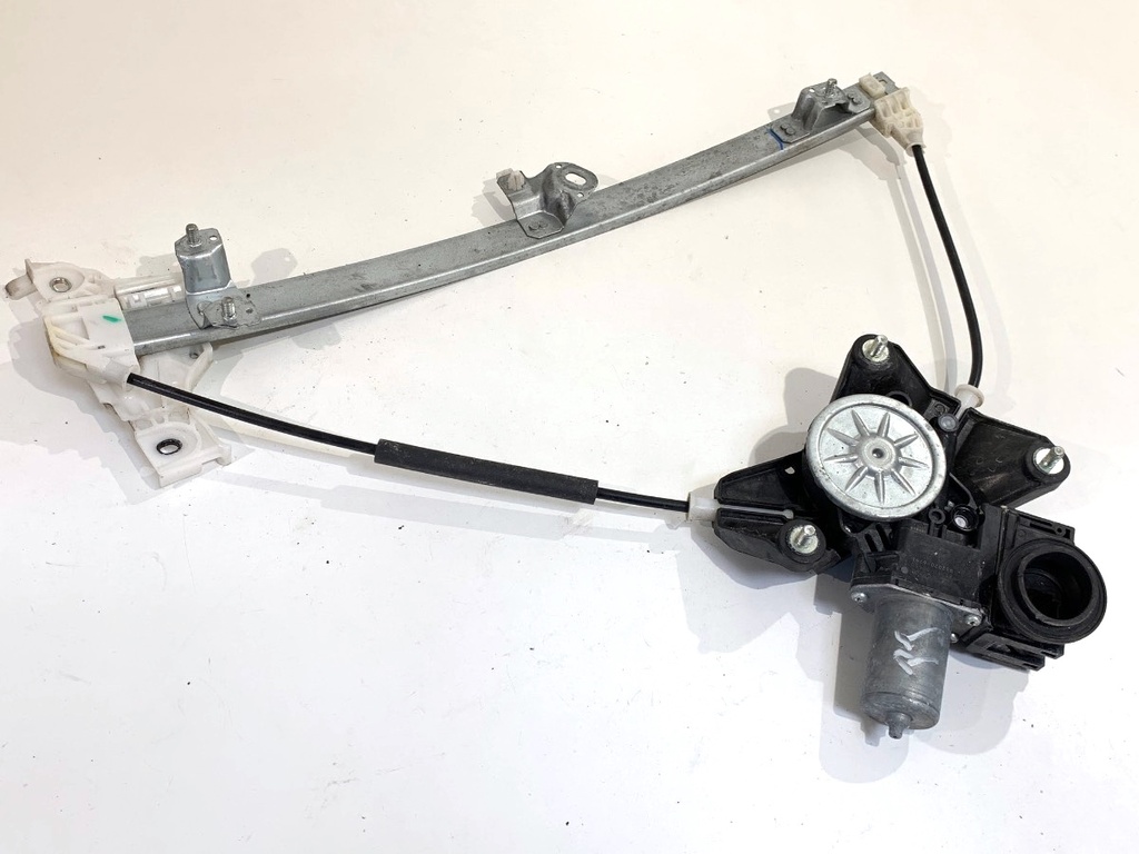 [STARK-907296] Elevalunas trasero derecho Toyota Yaris Cross