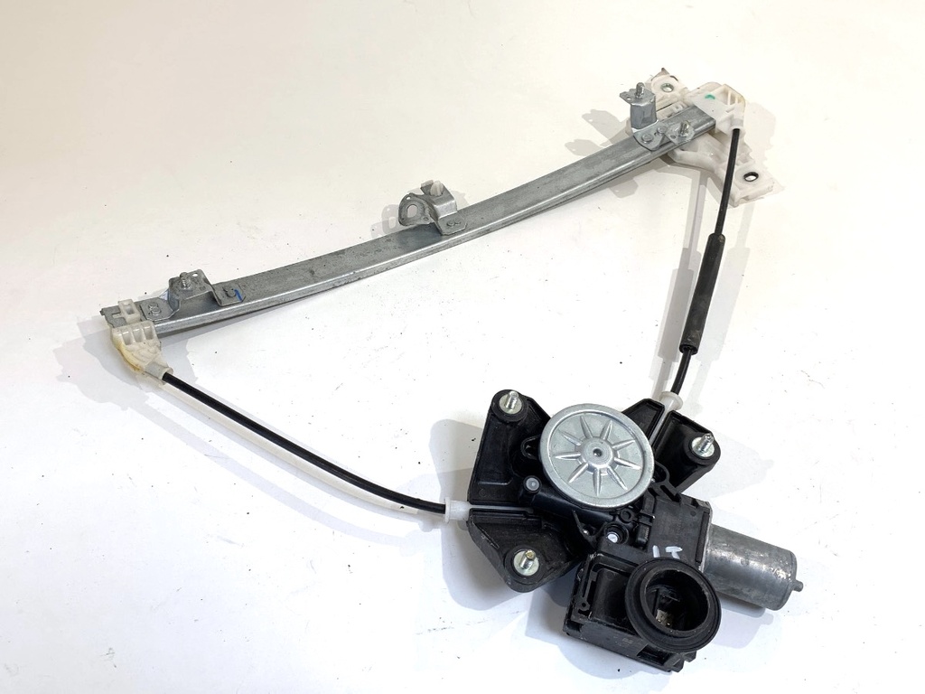 [STARK-907297] Elevalunas trasero izquierdo Toyota Yaris Cross