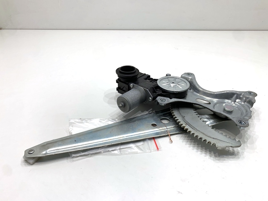 [STARK-899574] Elevalunas trasero derecho Toyota Camry (V7/VA7/VH7) 2017-2022