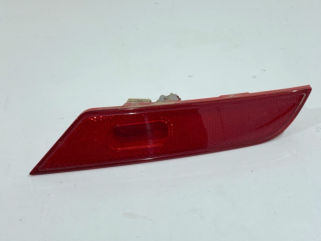 [STARK-809336] Luz trasera izquierda en parachoques SSANGYONG TIVOLI 2015-2022