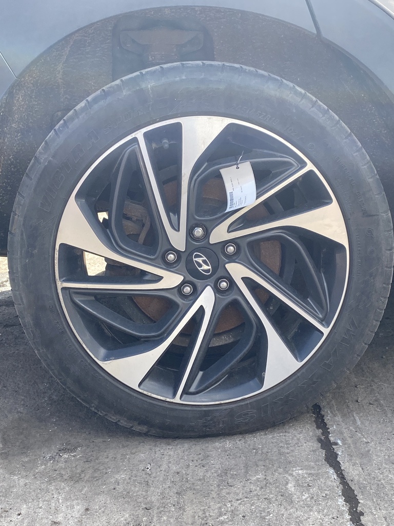 [EPE-101038] Llanta de aleación con neumático 245/45 R19 Hyundai Tucson