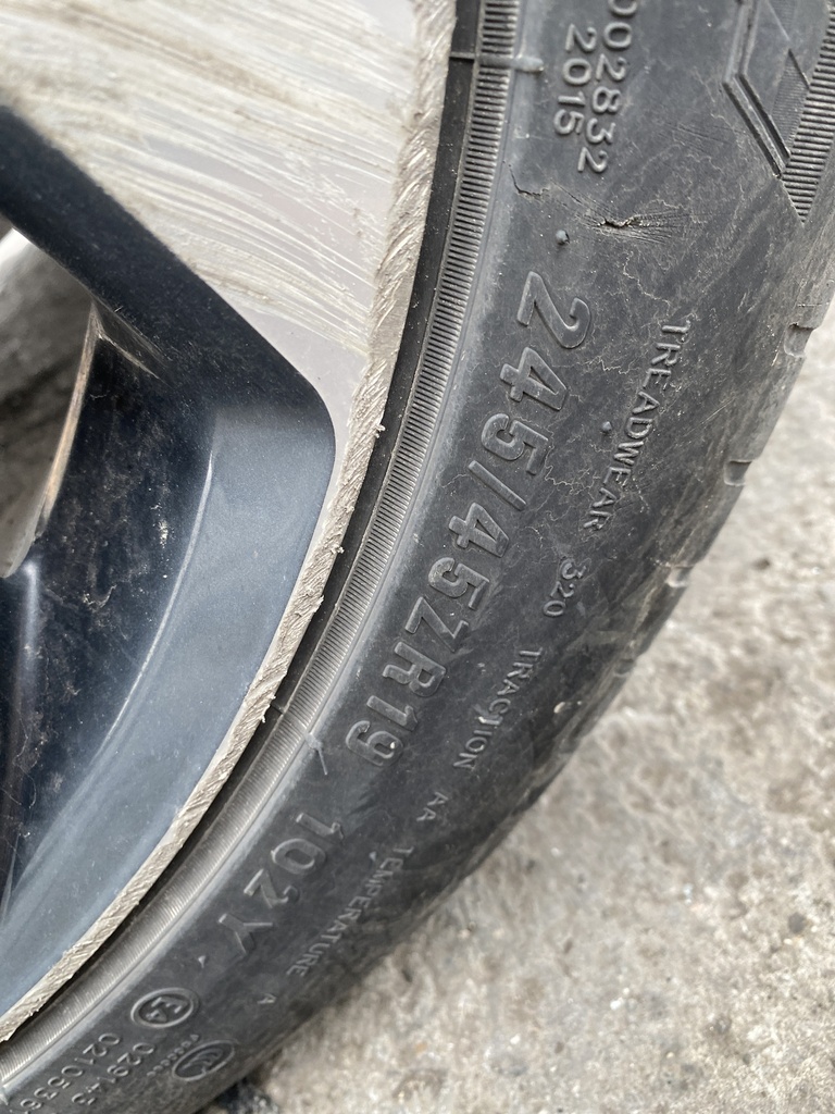 [EPE-101039] Llanta de aleación con neumático 245/45 R19 Hyundai Tucson