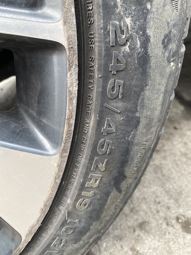 [EPE-101040] Llanta de aleación con neumático 245/45 R19 Hyundai Tucson