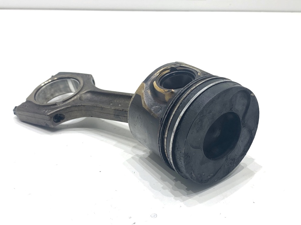 [STARK-813524] Pistón con biela para BMW Serie 5 Touring (E61) 525d