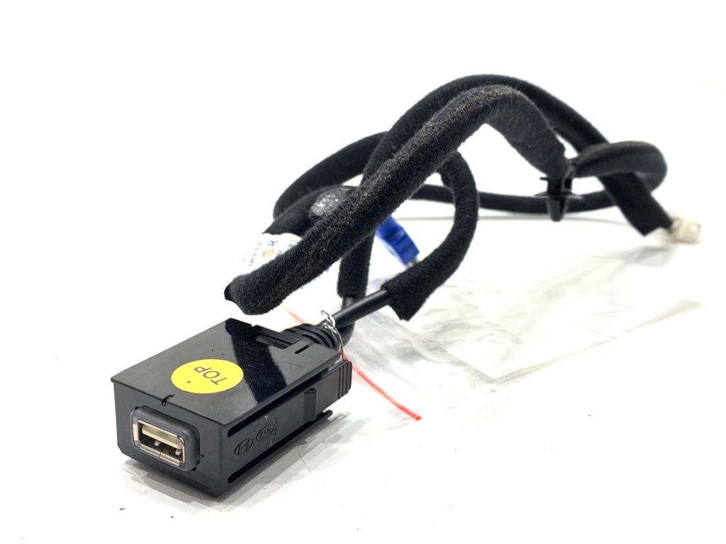 [STARK-818655] Puerto USB Hyundai Elantra VII (CN7) 1.6 90kW 123CV 2020-2022