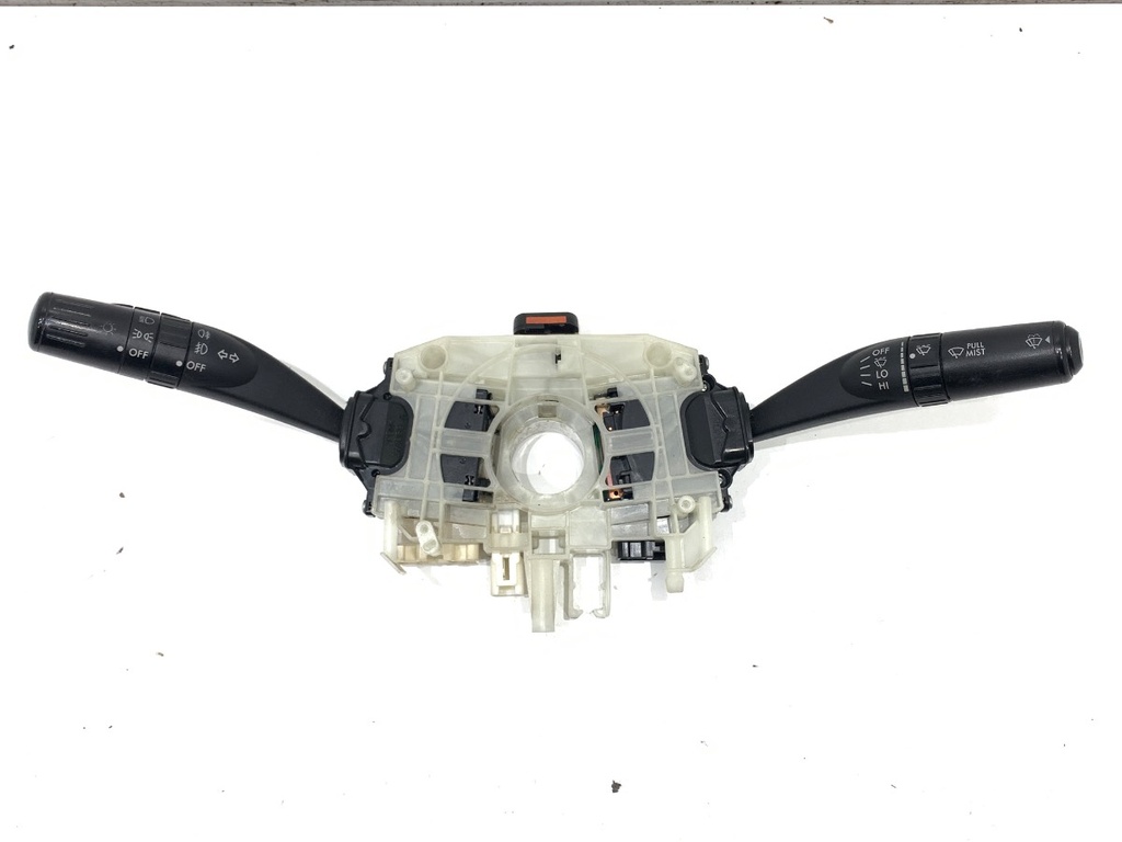 [STARK-819053] Combinado de luces e intermitentes SUBARU LEGACY IV (BL) 2.0 AWD 121 kW 83111AC740