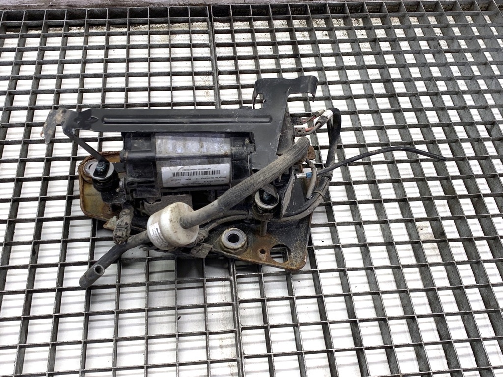 [STARK-831990] Bomba de suspensión Volvo S90 II (234) T8 Hybrid AWD 2016-2022