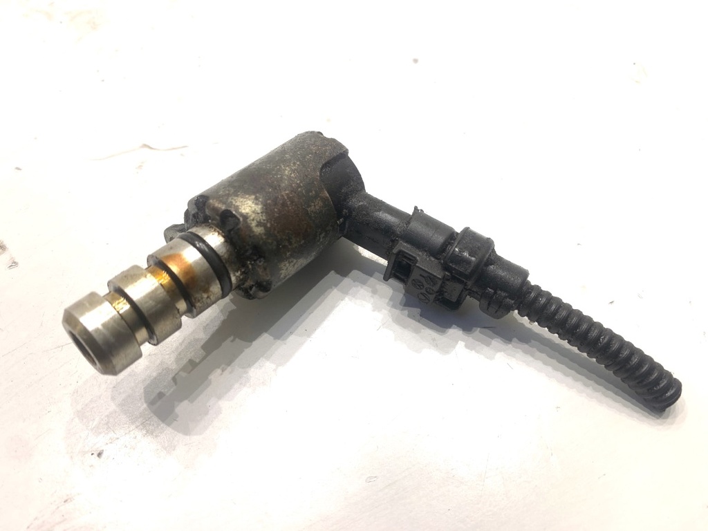 [STARK-823936] Regulador presión combustible Audi A4 B8 Avant (8K5) 1.8 TFSI 118 kW 2007-2012