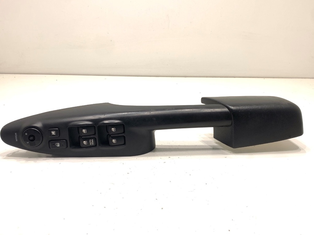 [STARK-824555] Interruptor de elevalunas Hyundai Tucson (JM) 2.0 CRDi 103 kW