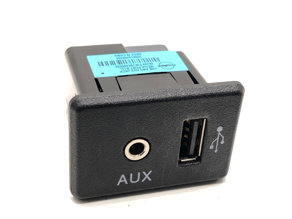 [STARK-831270] Puerto USB NISSAN PULSAR liftback (C13) 2012-2022
