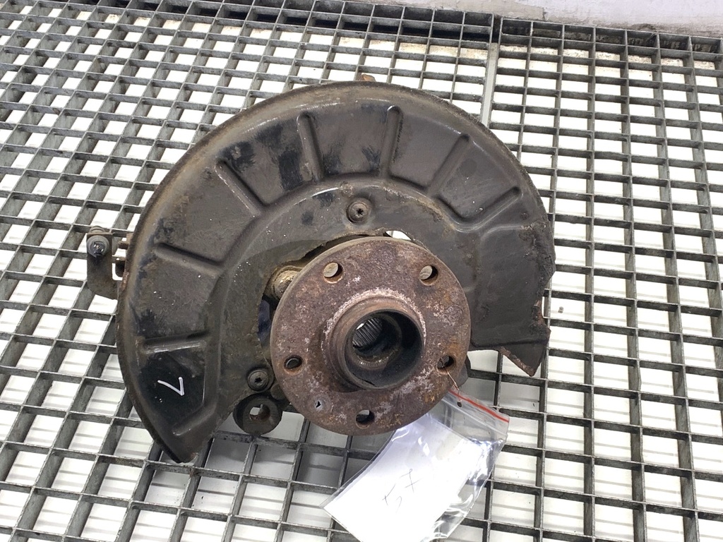 [STARK-831798] Cubo de rueda delantero izquierdo VW Caddy III 1.6 TDI 75 kW (2010-2015)