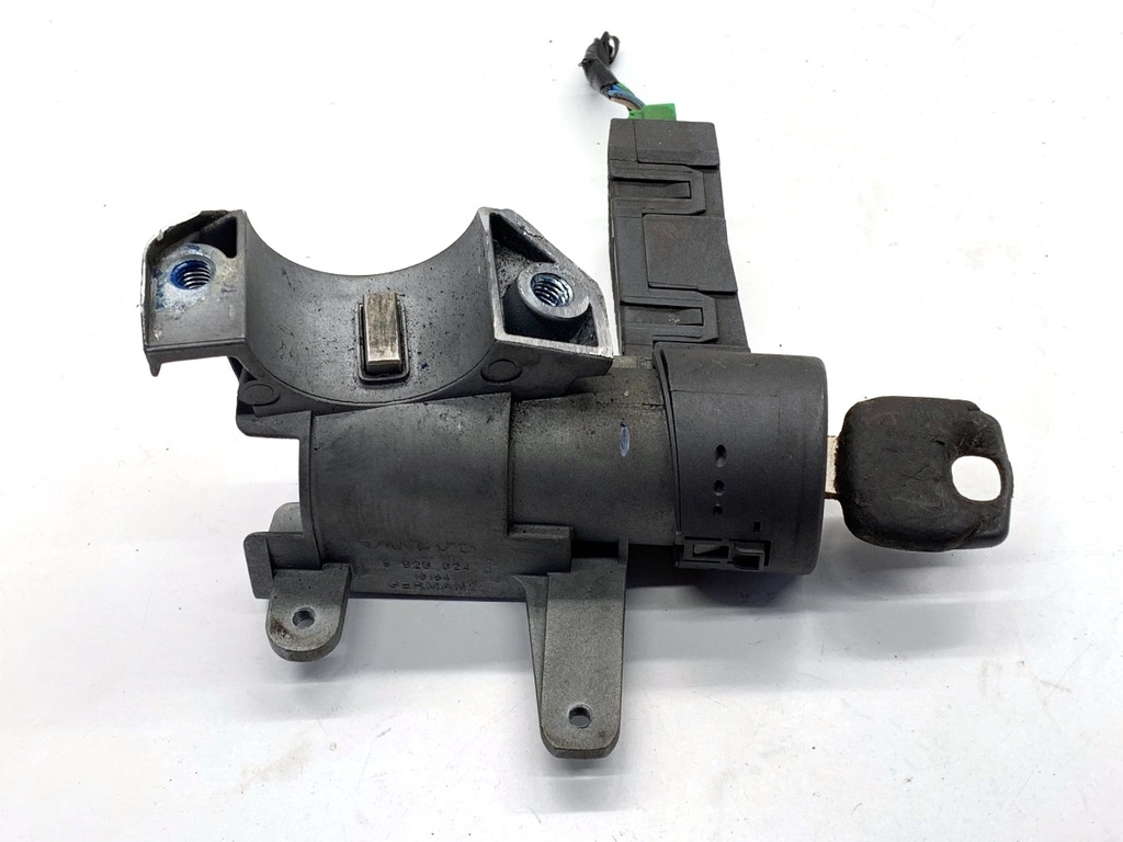 [STARK-835417] Soporte para vasos VOLVO S60 I 2.4 D 120 kW 2005-2009