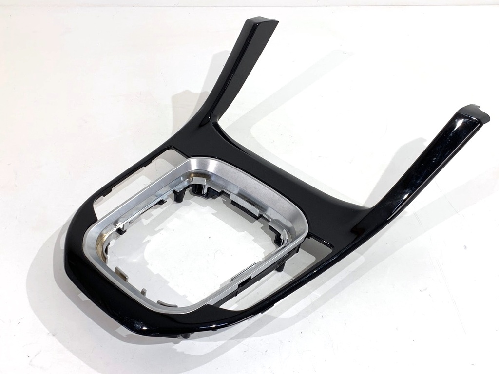 [STARK-848870] Moldura decorativa interior HYUNDAI i30 (PDE, PD, PDEN) 2016-2022