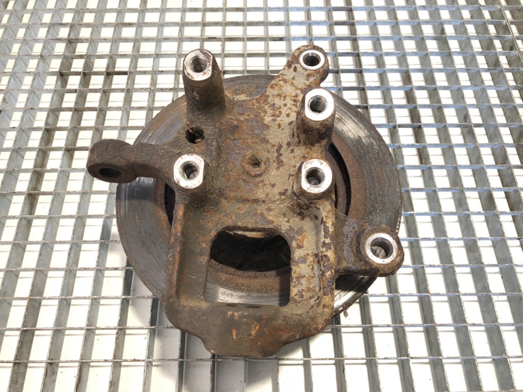 [STARK-852413] Cubo de rueda delantero derecho VW LT 28-35 II Autobus 1996-2006