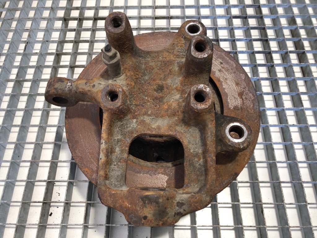 [STARK-852415] Cubo de rueda delantero derecho VW LT 28-35 II Autobus (2DB, 2DE, 2DK) 1996-2006