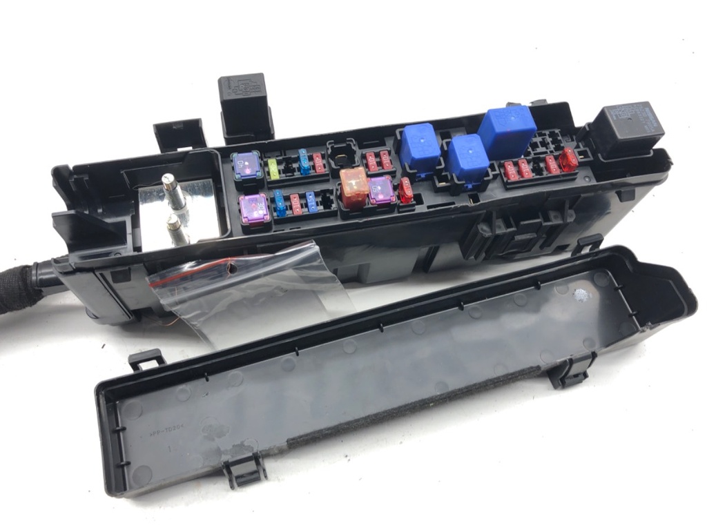 [STARK-853957] Caja de fusibles INFINITI Q50 2013-2022