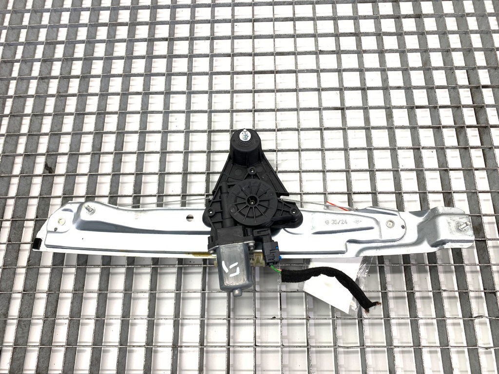 [STARK-854583] Elevador de ventanilla trasera izquierdo Dacia Sandero III 1.0 TCe 100 (2021-2022)