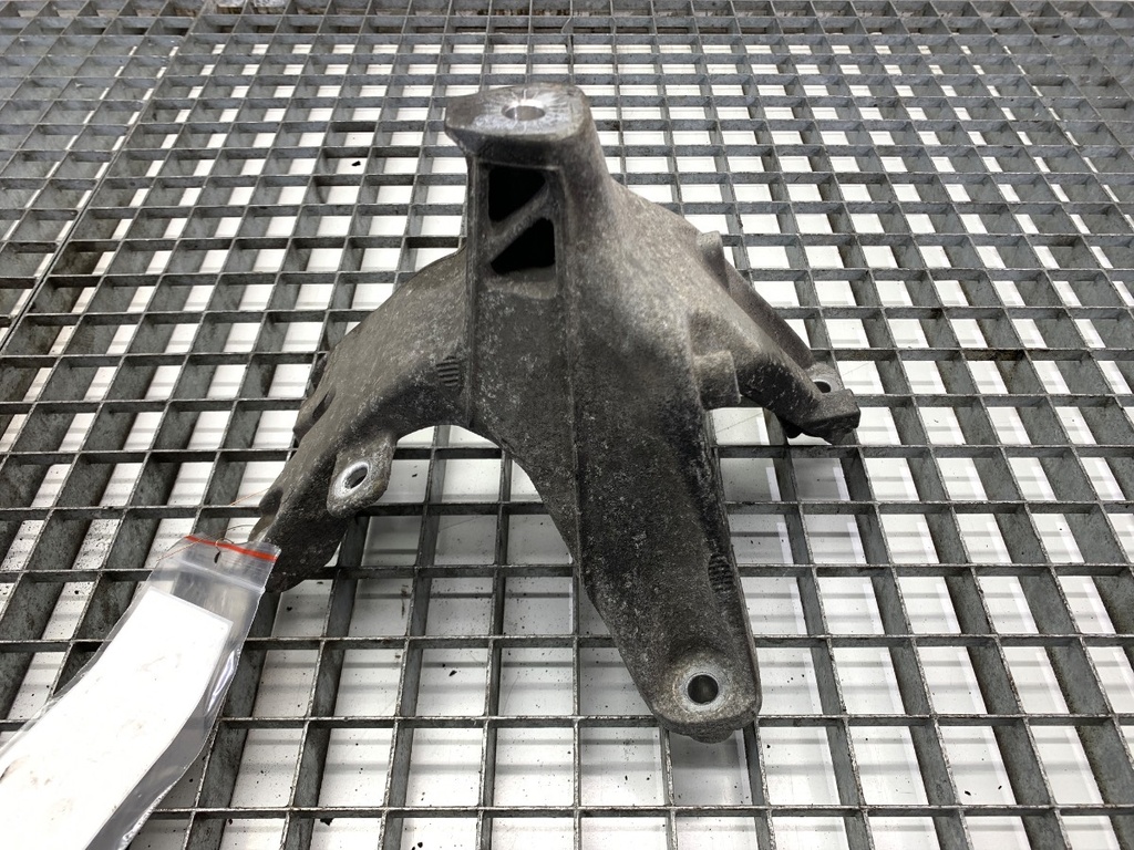 [STARK-855770] Soporte de motor AUDI A4 B8 Avant 2.0 TDI quattro 2011-2015