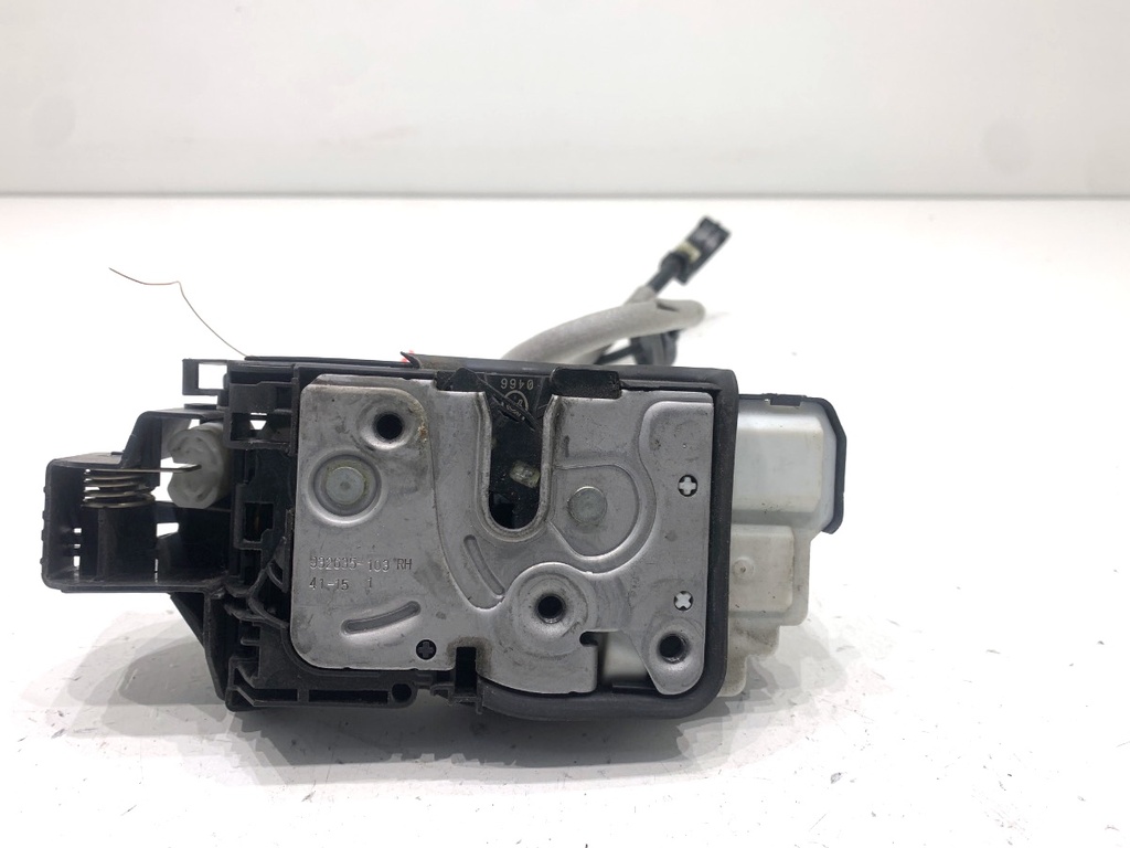 [STARK-856015] Cerradura de puerta delantera derecha VOLVO V40 liftback 2012-2022