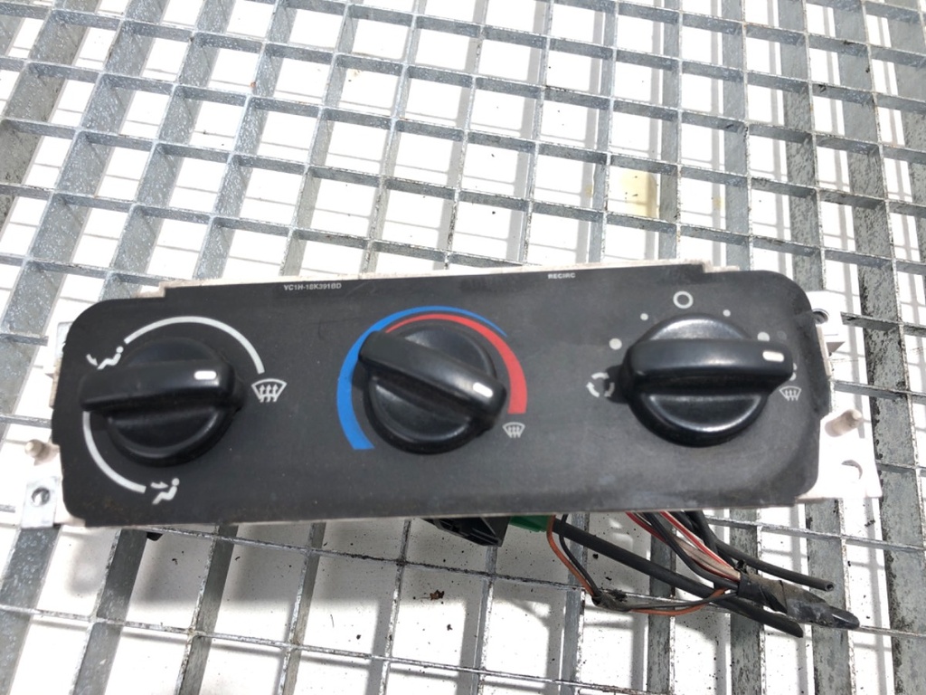 [STARK-527871] Panel de control de climatización Ford Transit Autobus 2000-2006