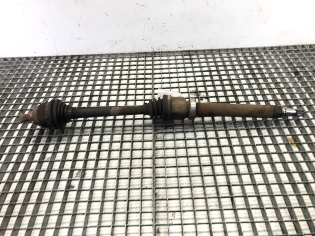 [STARK-505034] Semiéje delantero derecho para Volvo V50 1.6 gasolina 101 CV 2005-2012