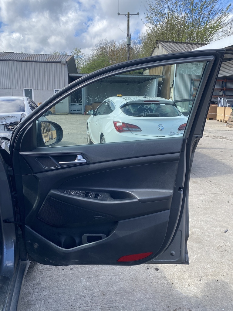 [EPE-101045] Puerta delantera derecha HYUNDAI TUCSON