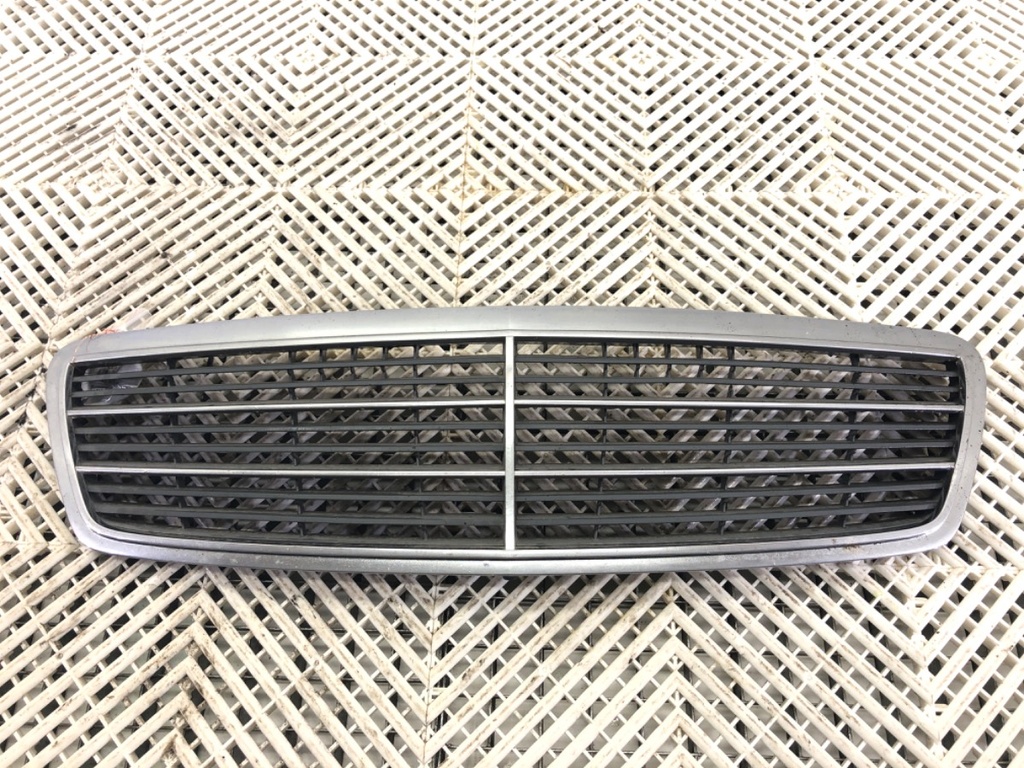 [STARK-689065] Rejilla de parachoques MERCEDES-BENZ CLASE C (W203) 2000-2007