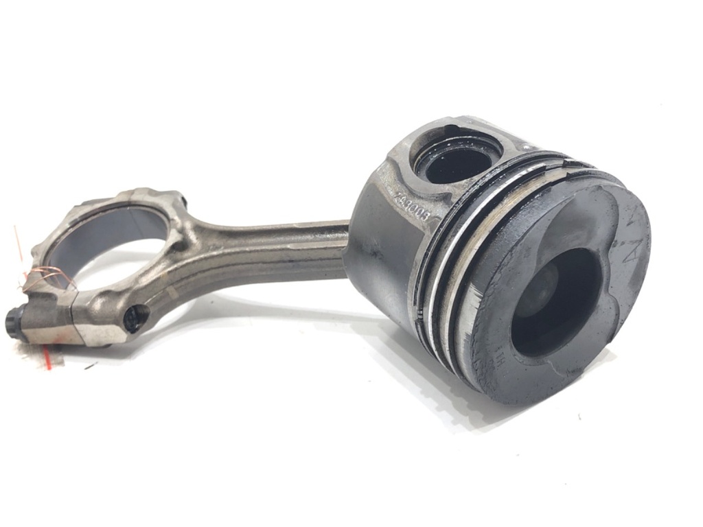 [STARK-700339] Pistón con biela TOYOTA YARIS (_P1_) 1.4 D-4D (NLP10_) 2001-2005