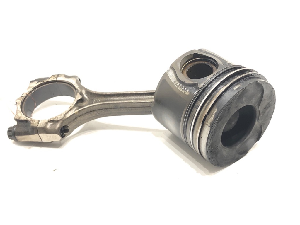 [STARK-700340] Pistón con biela TOYOTA YARIS (_P1_) 1.4 D-4D (NLP10_) 2001-2005