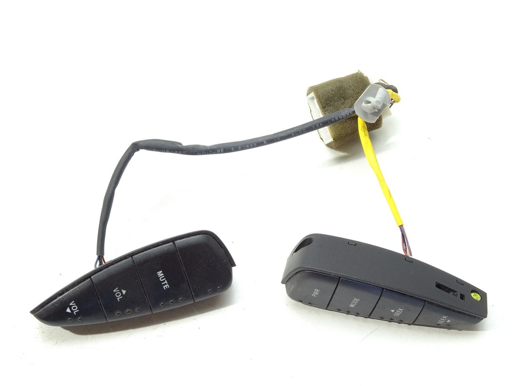 [STARK-414253] Switches del volante SSANGYONG ACTYON SPORTS I (QJ) 2005-2022 2.0 Xdi 4WD 104 kW
