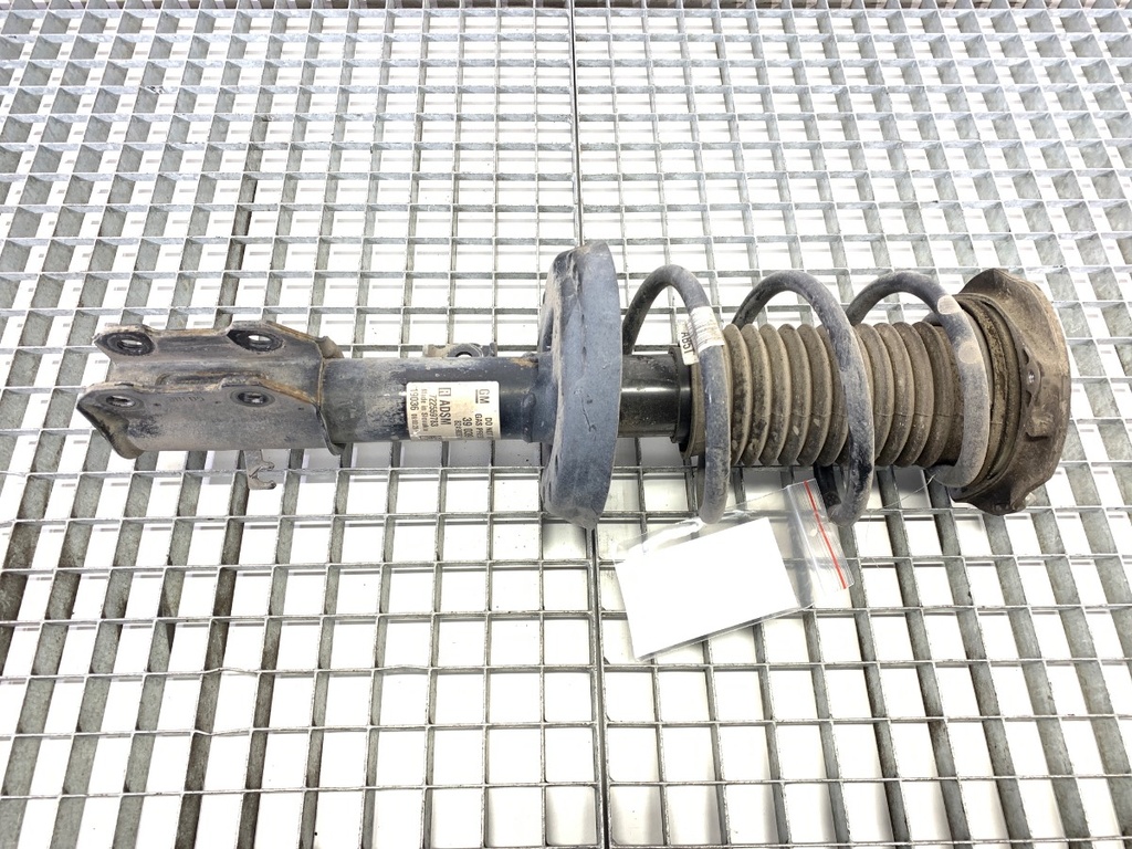 [STARK-784295] Amortiguador delantero derecho Opel Astra K (B16) 1.4 Turbo 110 kW 2015-2022