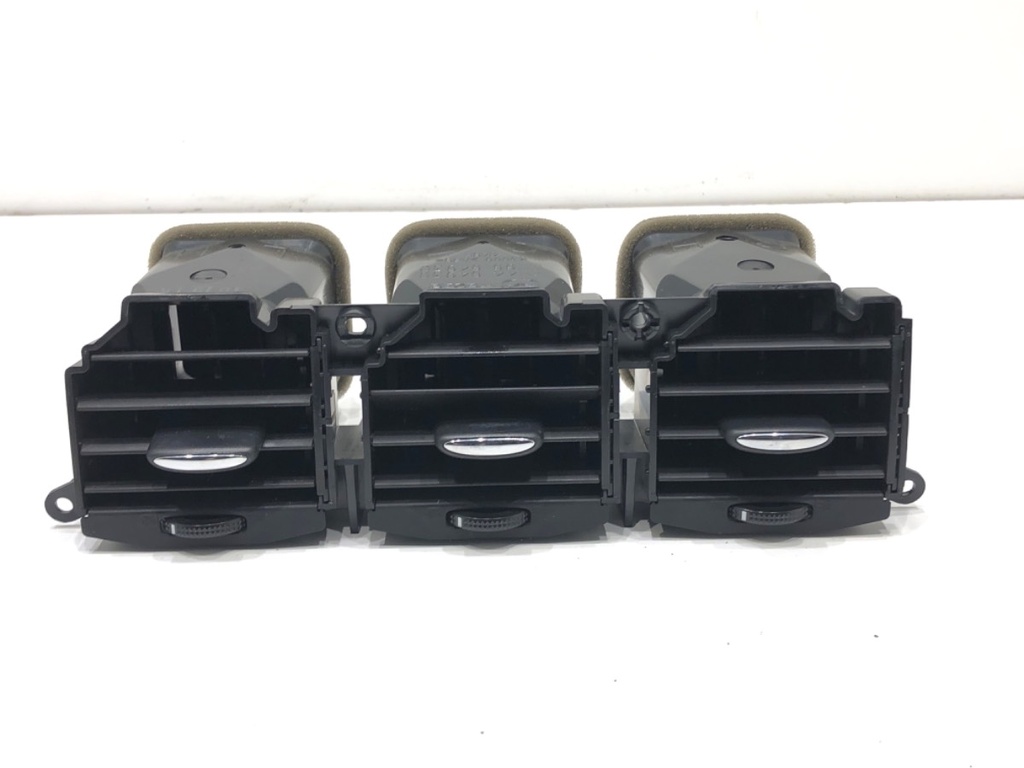 [STARK-815018] Rejilla de entrada de aire frontal Mazda CX-7 (ER) 2006-2014