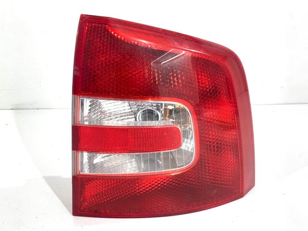 [STARK-901720] Piloto trasero izquierdo SKODA OCTAVIA II Combi (1Z5) 2004-2013