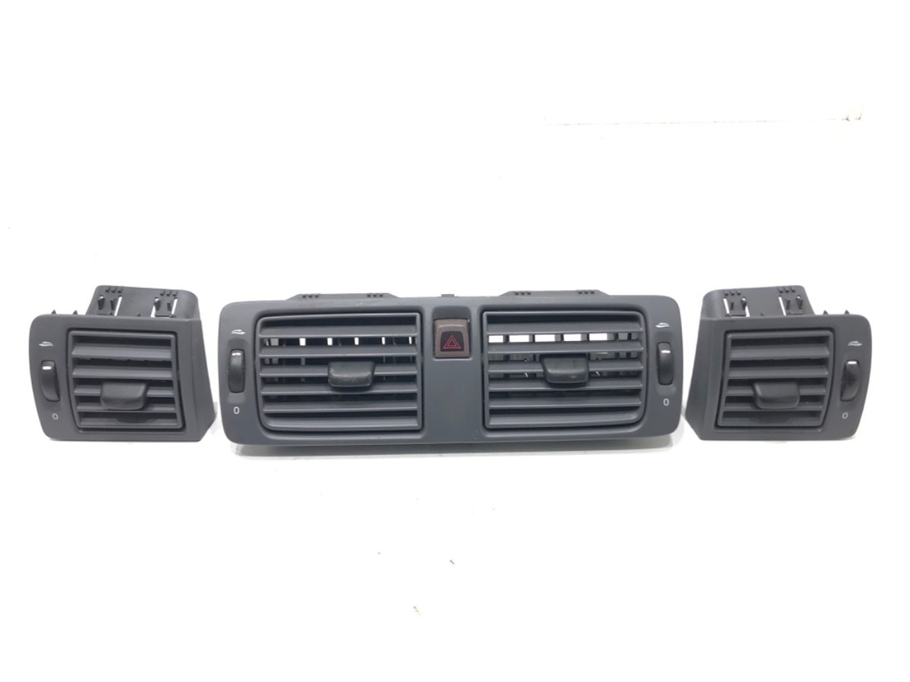 [STARK-665618] Rejilla de admisión de aire delantera para Volvo V50 (545) 2003-2012