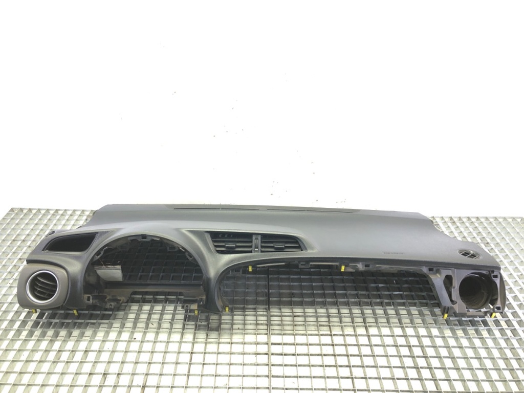 [STARK-587485] Salpicadero Toyota Yaris (_P13_) 2010-2022