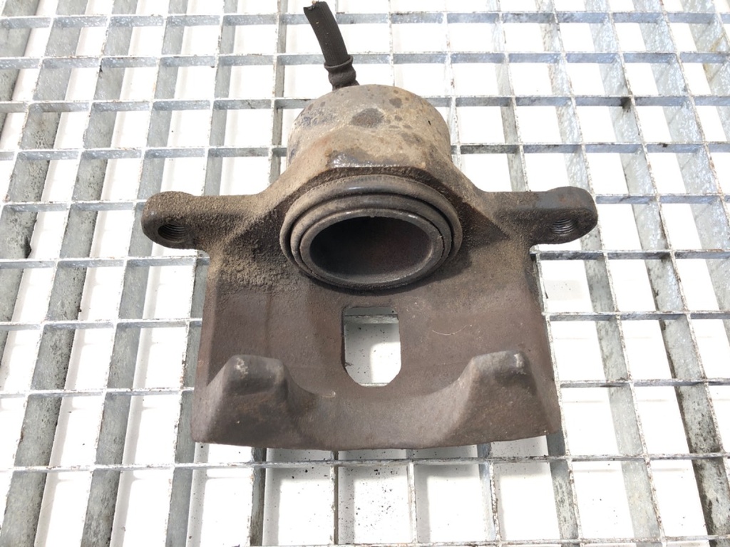 [STARK-632383] Pinza de freno delantera derecha KIA K2500 Platforma / podwozie (SD) 2001-2022
