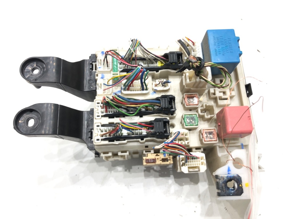 [STARK-675927] Caja de fusibles Toyota Avensis Kombi (_T27_) 2009-2018 2.0 D-4D