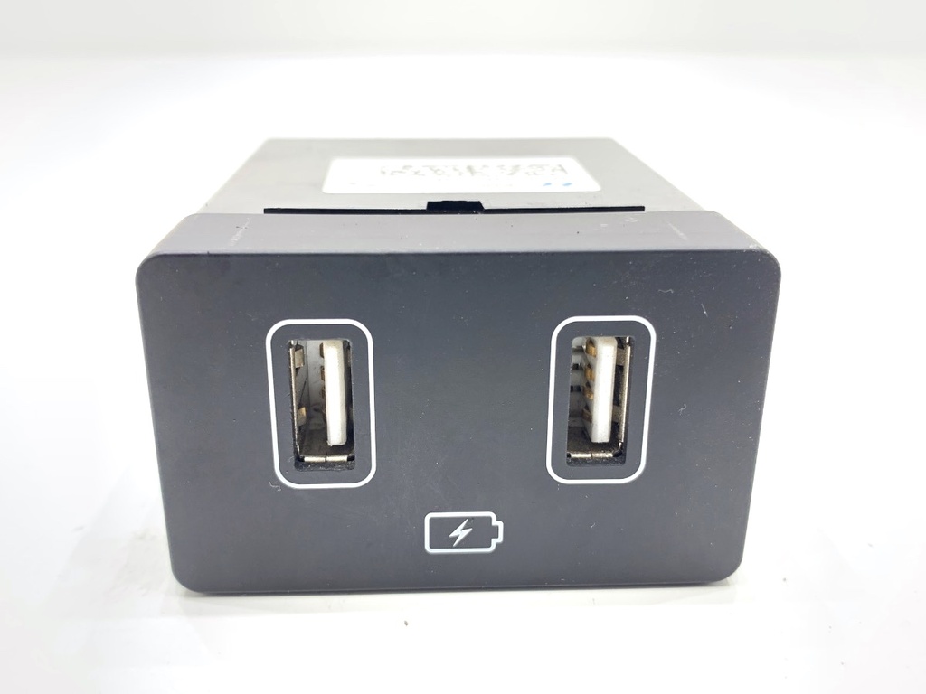 [STARK-708590] Puerto USB Hyundai Tucson (NX4E, NX4A) 2020-2022 1.6 T-GDi