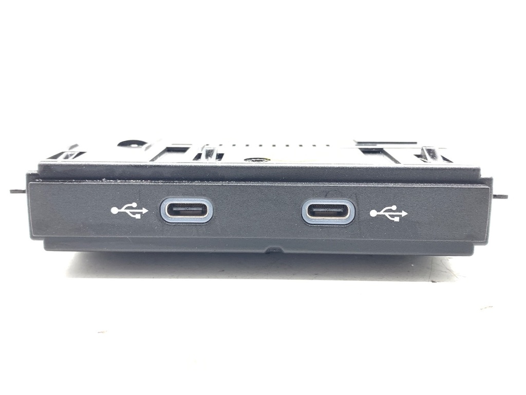 [STARK-724700] Puerto USB VW Golf VIII (CD1) 1.5 TSI 110kW 2019-2022