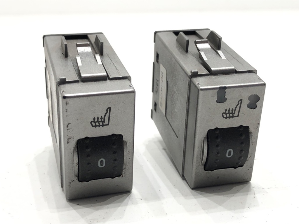 [STARK-784170] Interruptor calefacción asientos SEAT / Ford Kuga I 2008-2012 2.0 TDCi