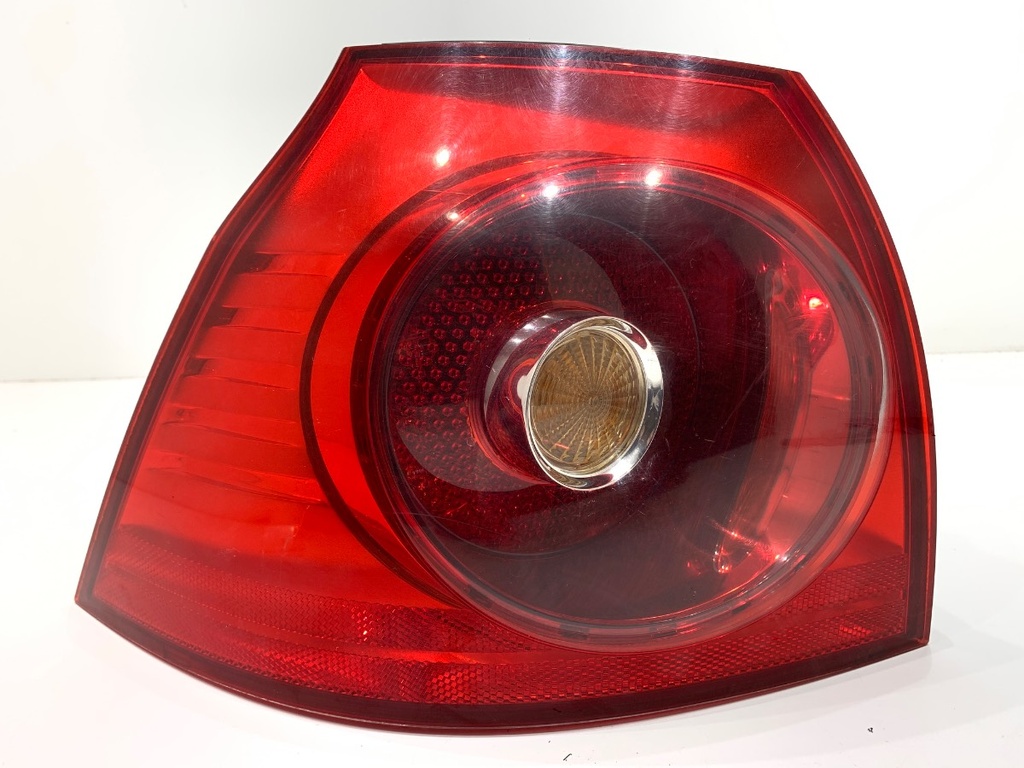 [STARK-793172] Piloto trasero izquierdo VW Golf V (1K1) 1.9 TDI 66 kW 2004-2008