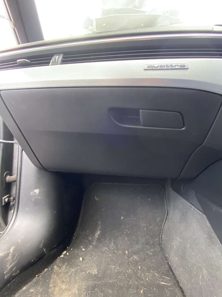 [EPE-100952] Tapa de guantera AUDI A4 B9 Avant