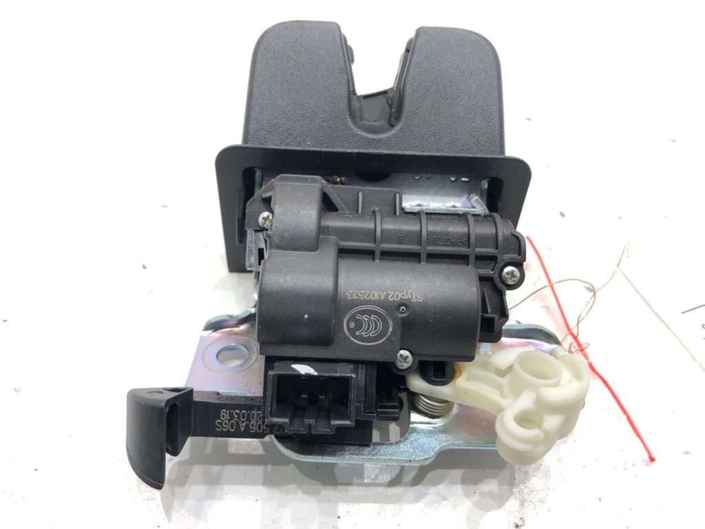 [STARK-808155] Cerradura de portón trasero VW T-ROC (A11) 2GA827505A 2017-2022