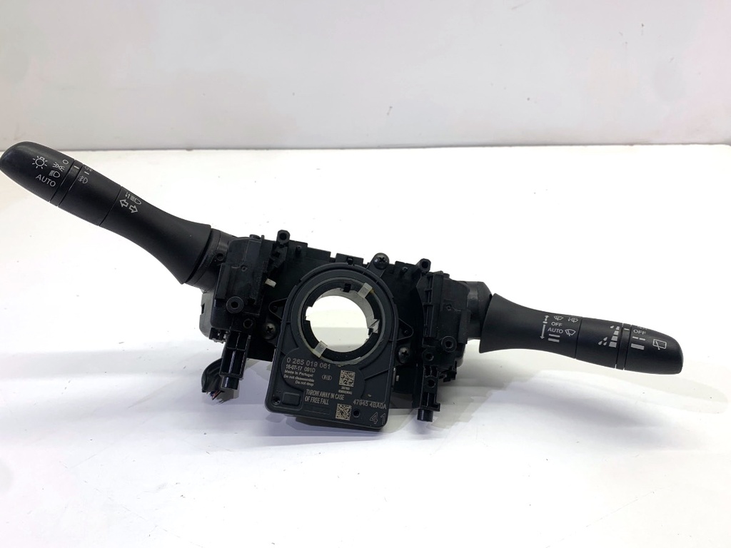 [STARK-831233] Combinado de luces e intermitentes NISSAN PULSAR liftback (C13) 2012-2022 1.5 dCi 81 kW (110 CV)