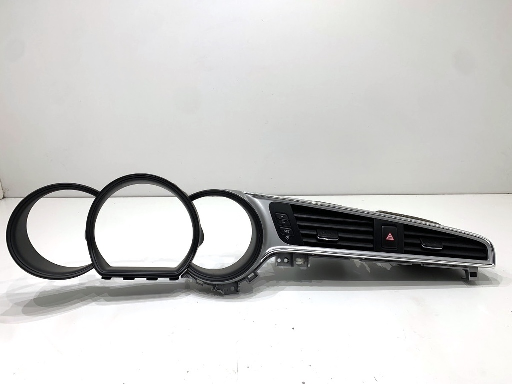 [STARK-868880] Rejilla de admisión frontal KIA CEE'D Sportswagon (JD) 2012-2018