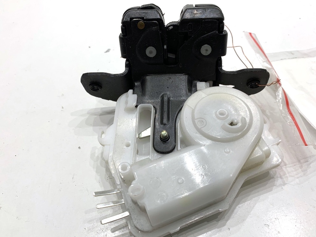 [STARK-871850] Cerradura de portón trasero Toyota Yaris P13 2010-2022