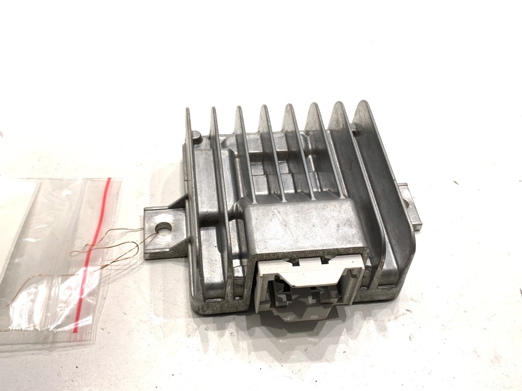 [STARK-880689] Amplificador Mercedes-Benz eSprinter Skrzynia (B910) 2020-2022