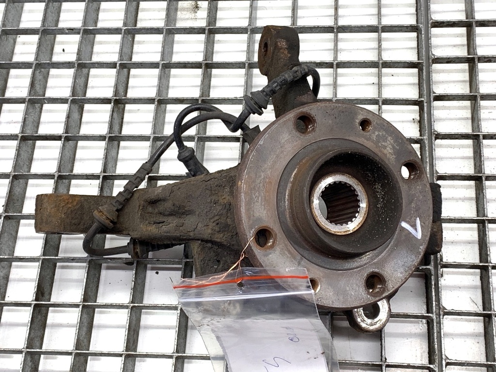 [STARK-883644] Maza delantera izquierda RENAULT CLIO III (BR0/1, CR0/1) 2005-2014 1.2 16V